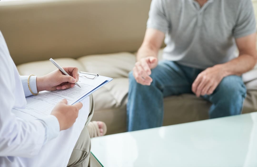 حكم حديث المريض النفسي مع الطبيب في الأمور الزوجية